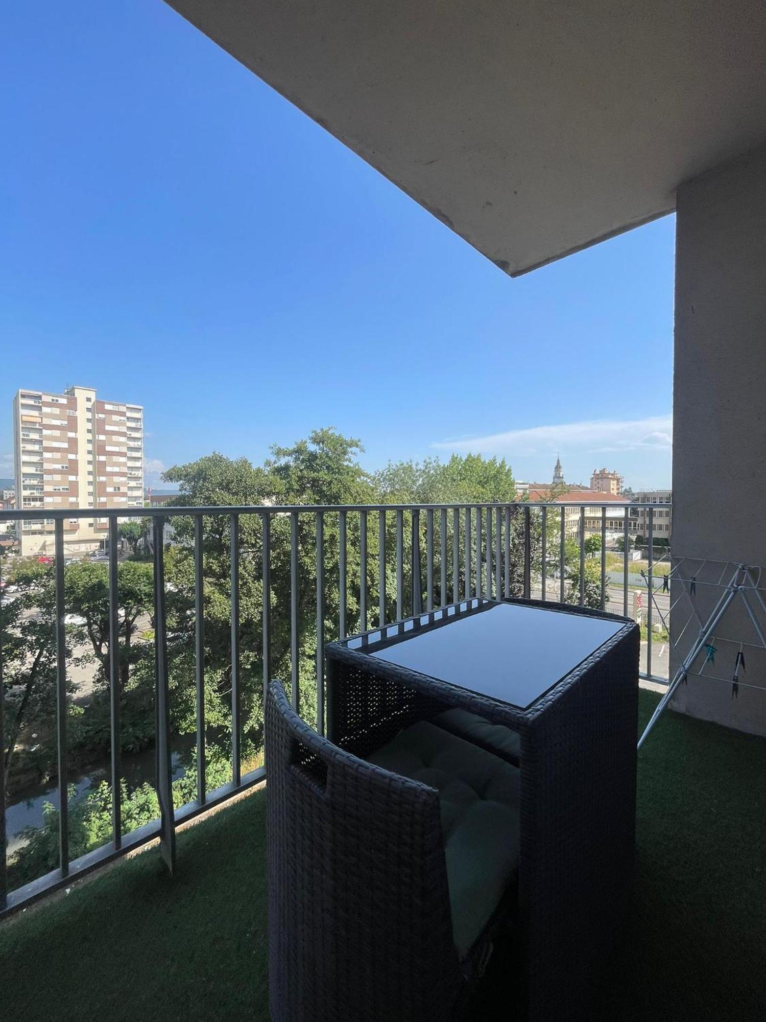 Appartement Spacieux Avec Balcon Bourg-en-Bresse Buitenkant foto