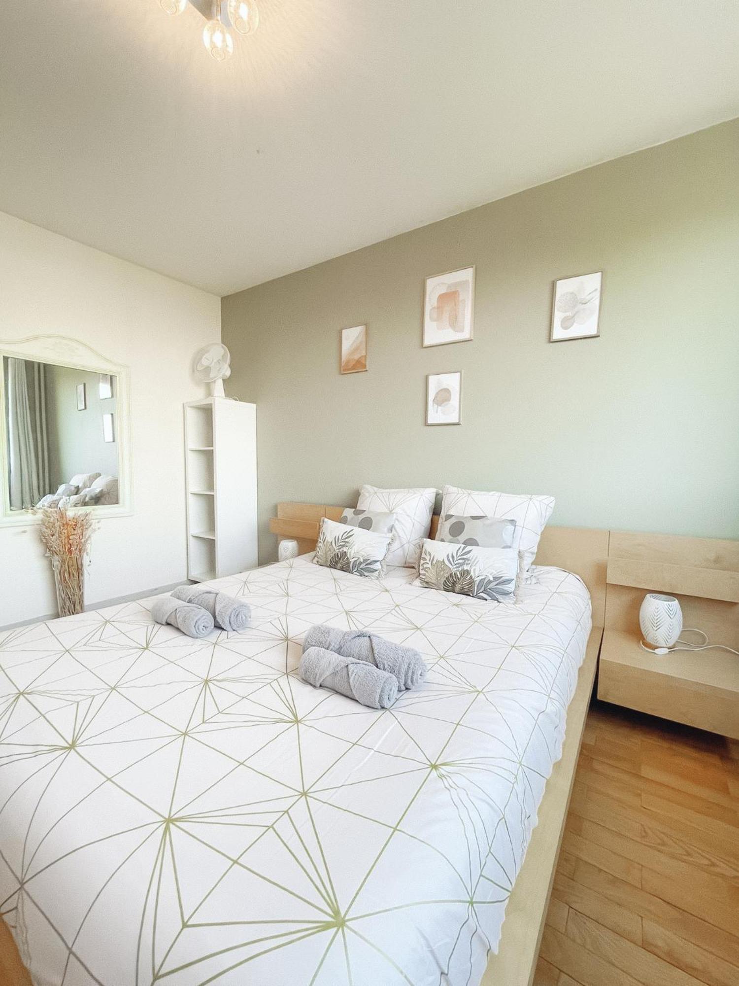 Appartement Spacieux Avec Balcon Bourg-en-Bresse Buitenkant foto