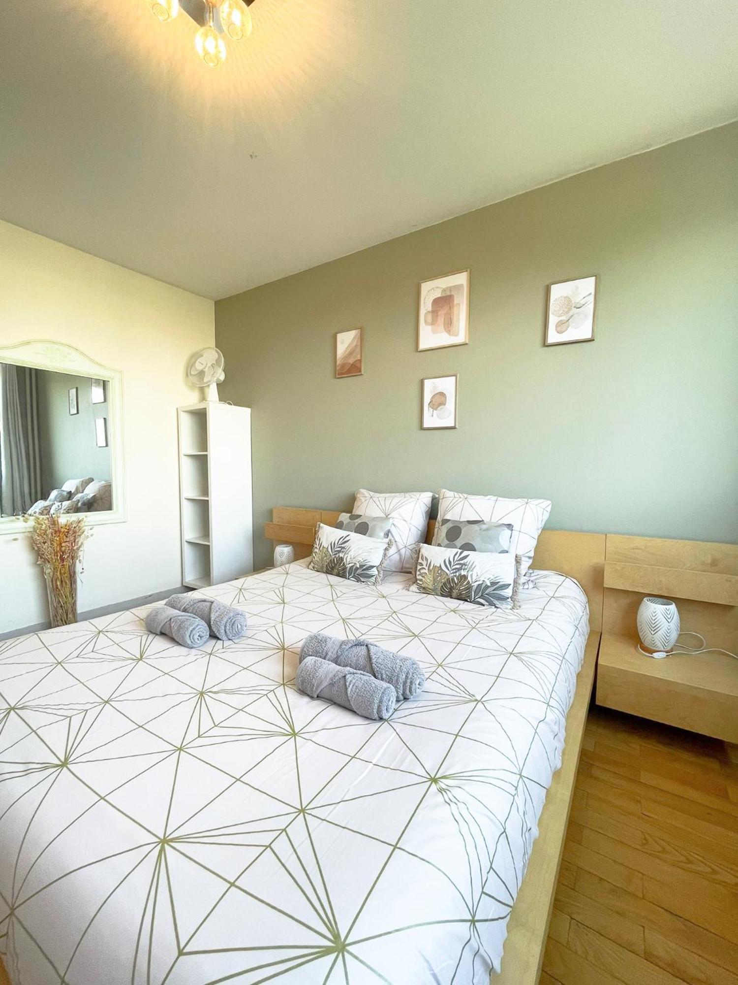 Appartement Spacieux Avec Balcon Bourg-en-Bresse Buitenkant foto