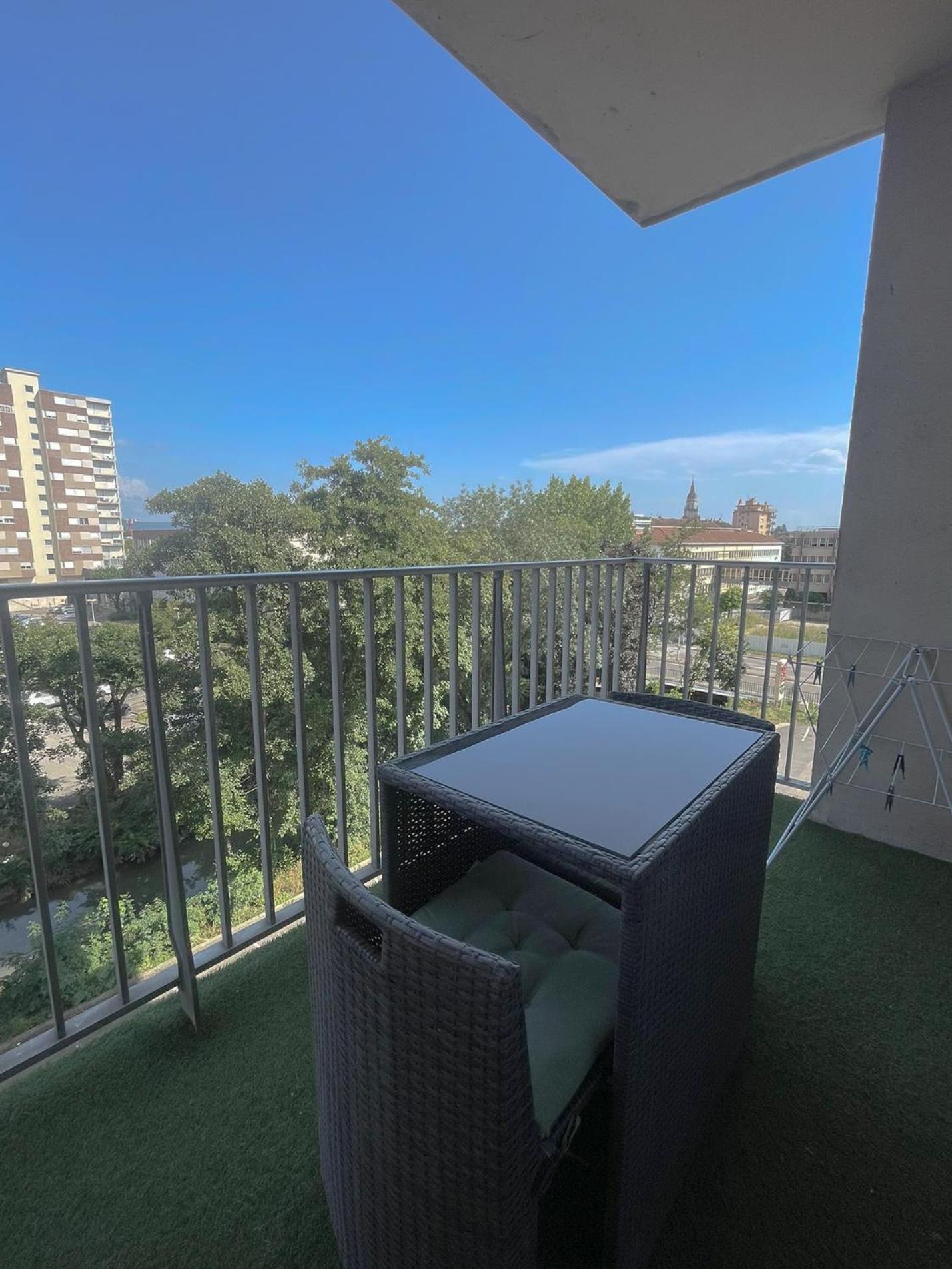 Appartement Spacieux Avec Balcon Bourg-en-Bresse Buitenkant foto