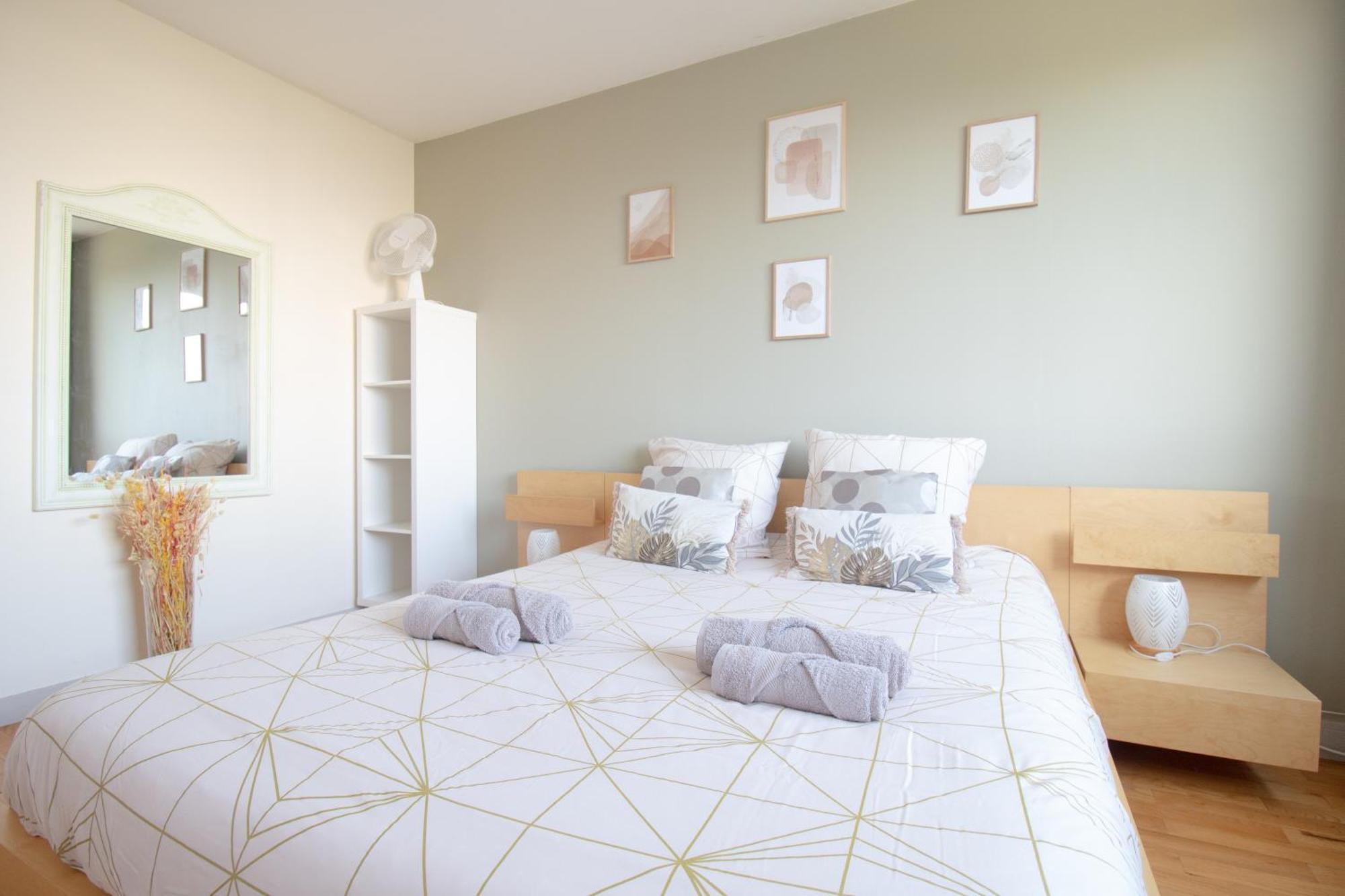 Appartement Spacieux Avec Balcon Bourg-en-Bresse Buitenkant foto
