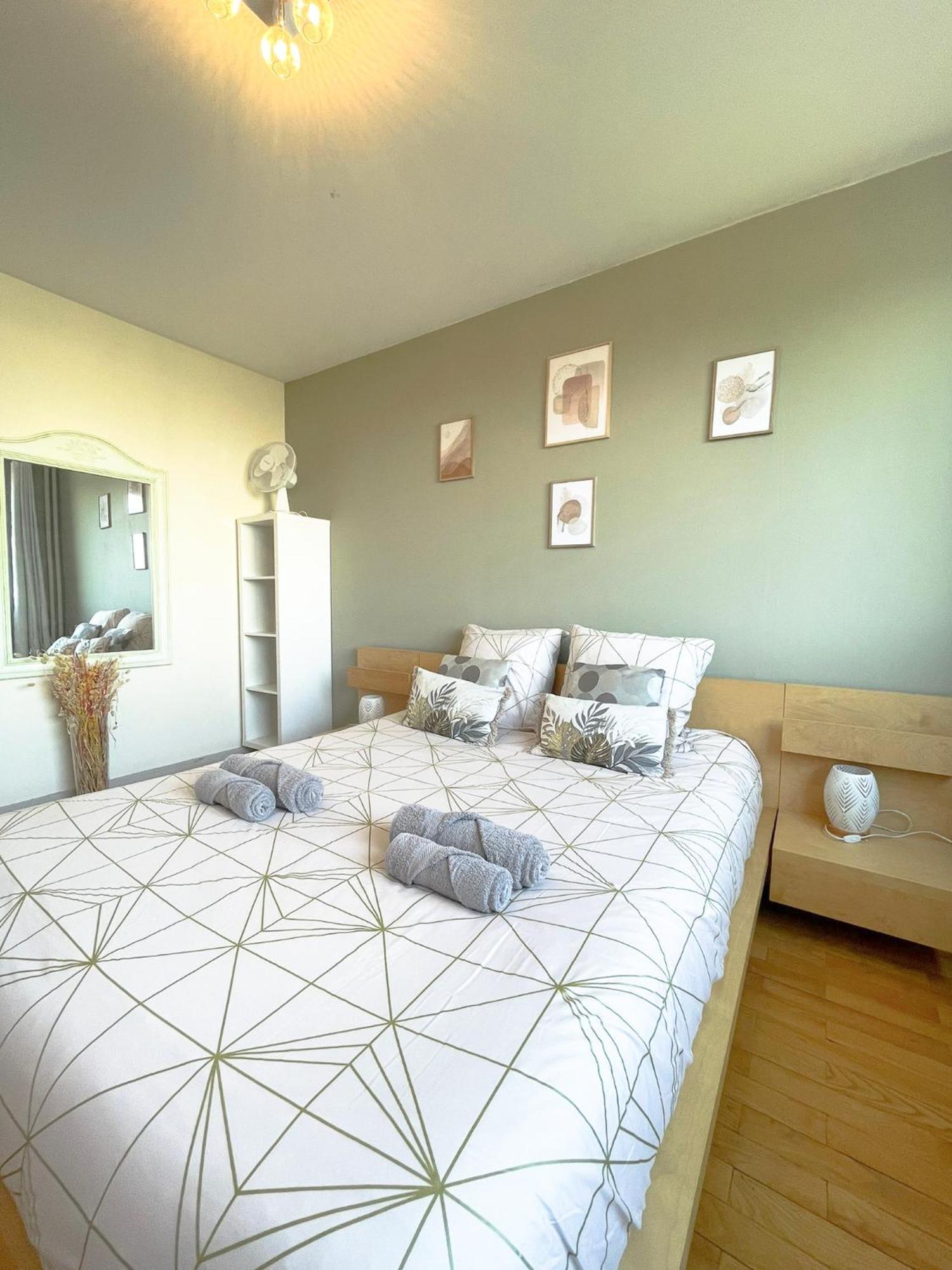 Appartement Spacieux Avec Balcon Bourg-en-Bresse Buitenkant foto
